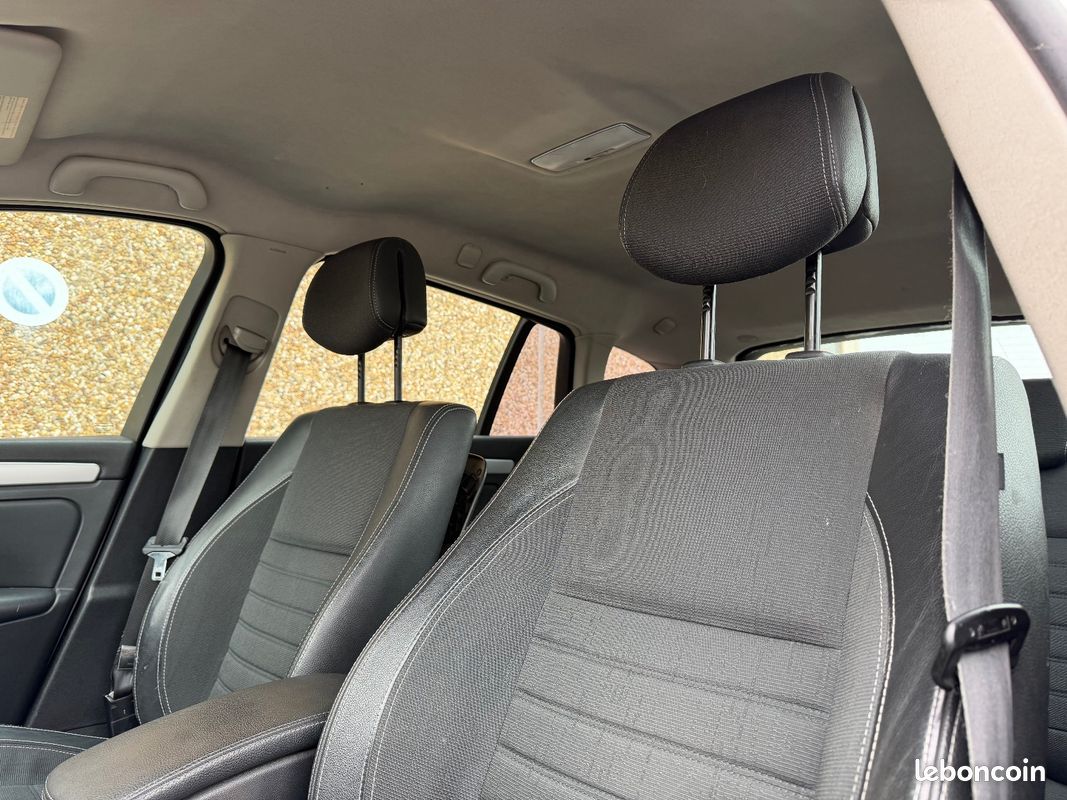 RENAULT LAGUNA III 2.0 dCi 150 Dynamique (image 8)