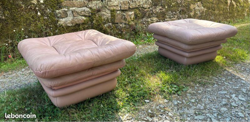 Paire de poufs vintage en cuir – Années 80 – 60 x 60 cm (image 1)