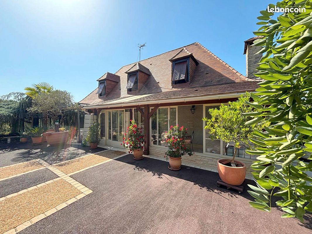 Maison 9 pièces 200 m² · à Chancelade · 200 m² · 280 000 €