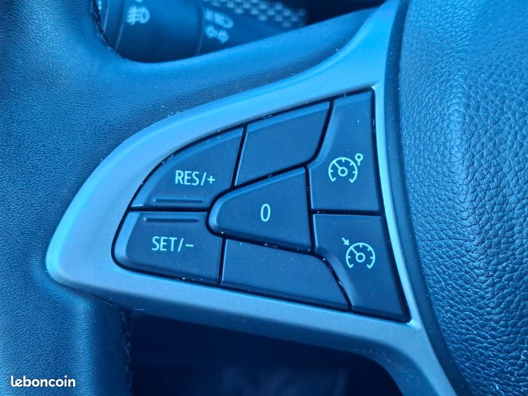 Dacia Sandero TCe 90 CVT Stepway Expression + toit ouvrant + radar av et caméra recul + clim auto... (image 27)