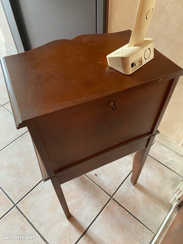 Table de téléphone vintage (image 3)