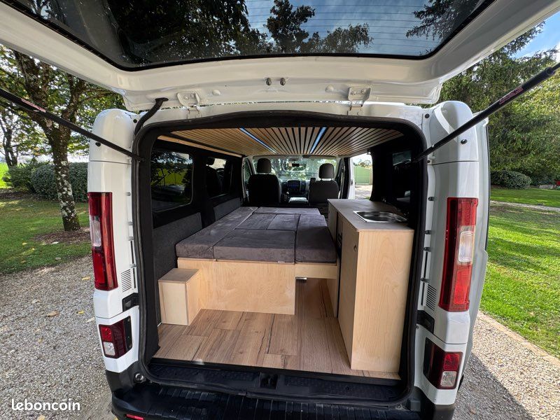 Renault trafic 120ch van aménagé vitrée hayon sans adblue