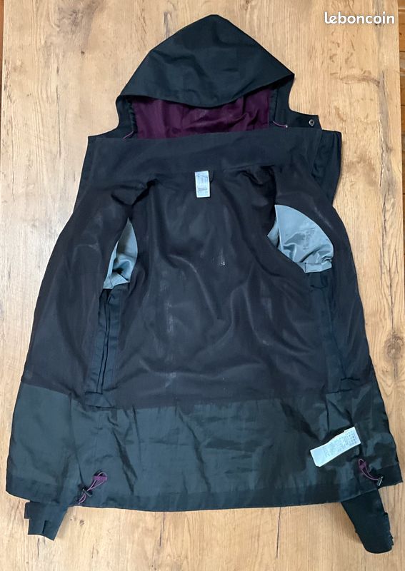 Veste RAINS Noire Neuve avec Étiquettes – Imperméable – Capuche & Coupe Parfaite - Vêtements