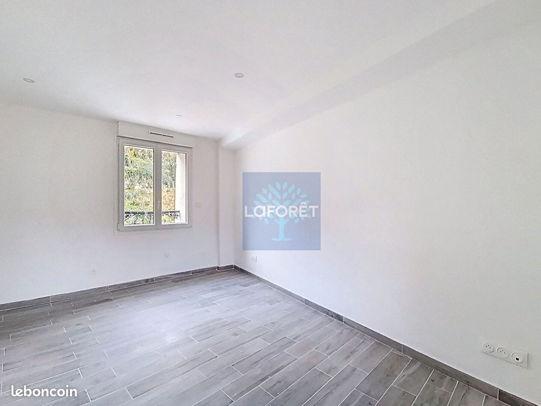 Appartement 1 pièce 24 m² · à Fontenay-en-Parisis · 24 m² · 650 €