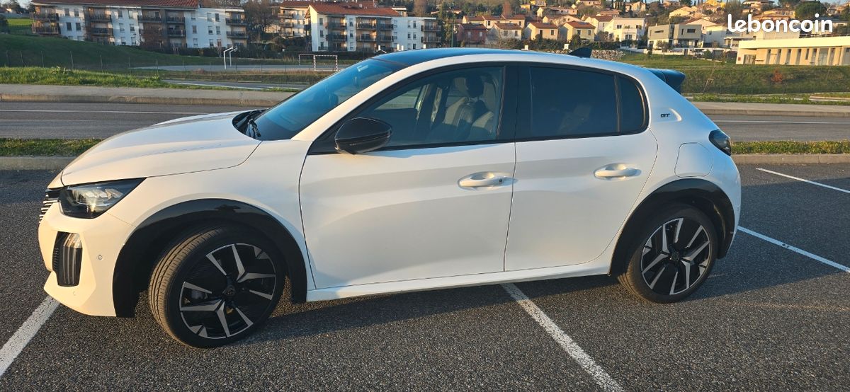 208 Hybrid GT (image 2)