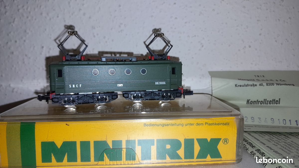 Aiguillage électrique Minitrix à Droite - Échelle N 1/160 - Parfait Pour Ton Réseau De Train Miniature !