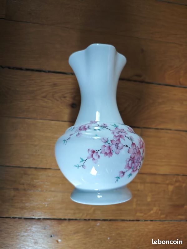 Joli vase porcelaine de Limoge (image 1)