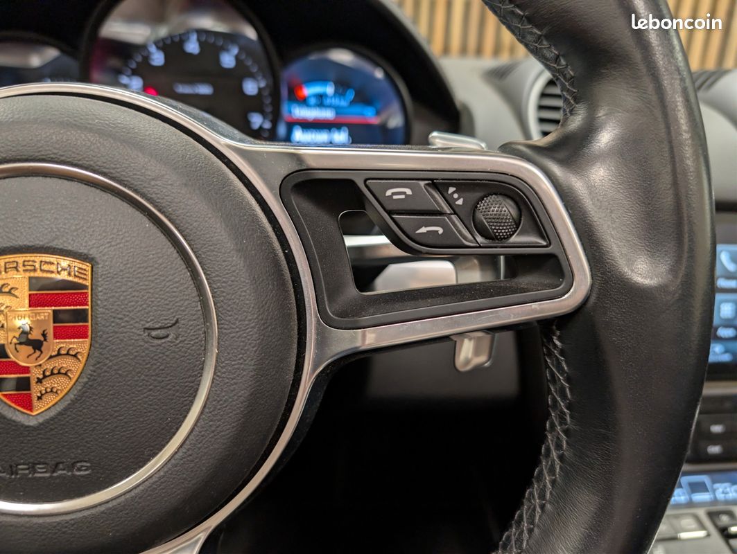 PORSCHE 718 BOXSTER 2.0 300 PDK - CAMERA DE RECUL + RADAR AVANT + SIEGES ET VOLANT CHAUFFANT + CLIM BI-ZONe (image 22)