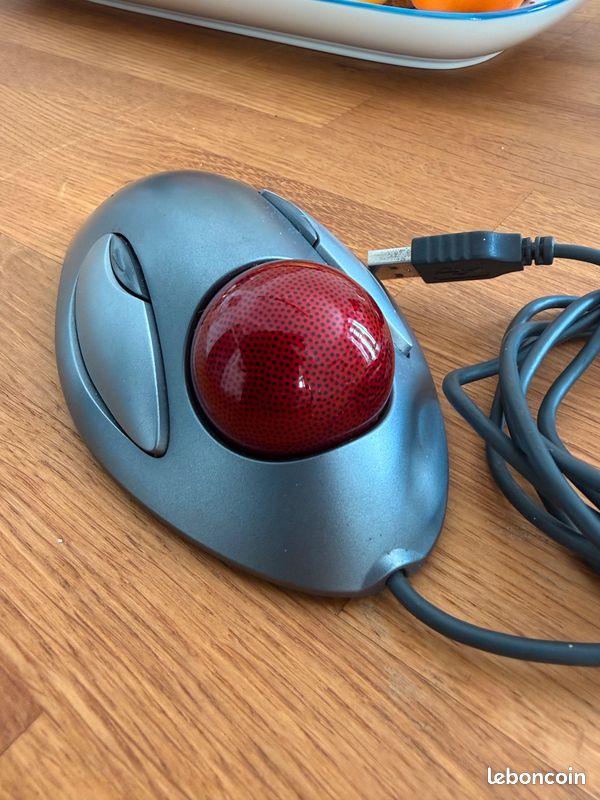 Stock Bureau - LOGITECH Trackball optique Trackman Marble, avec câble de connexion USB