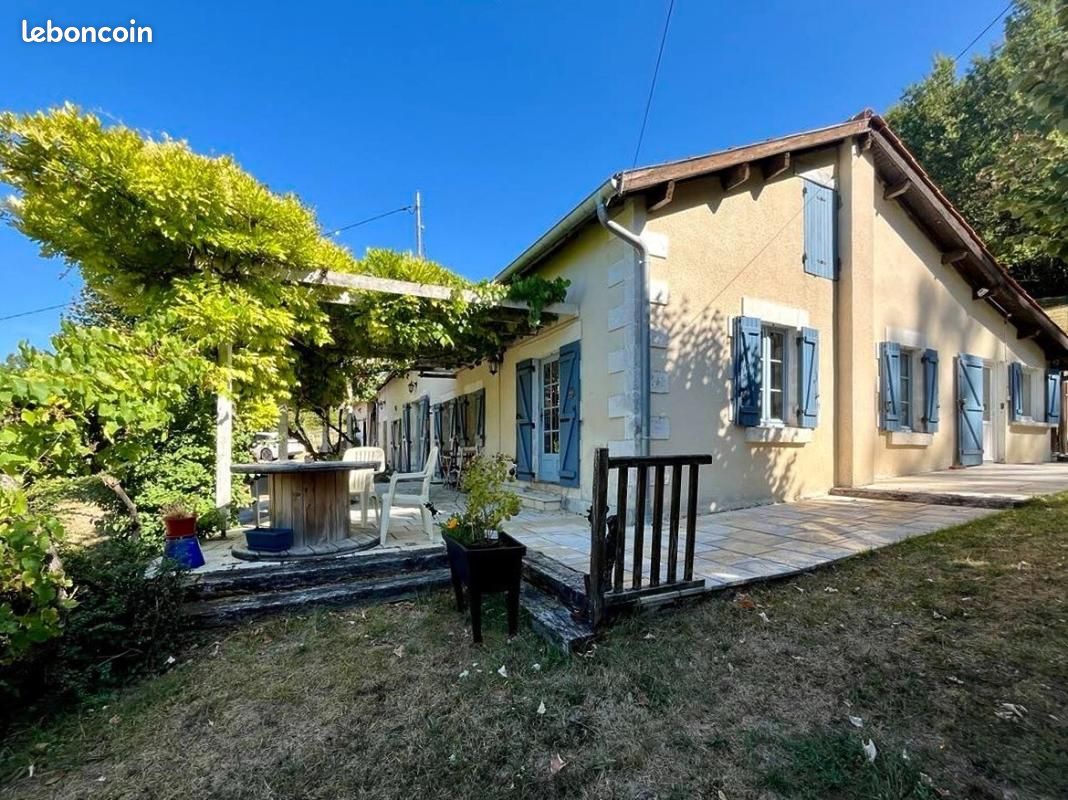Maison 9 pièces 216 m² · à Château-l'Évêque · 216 m² · 256 000 €