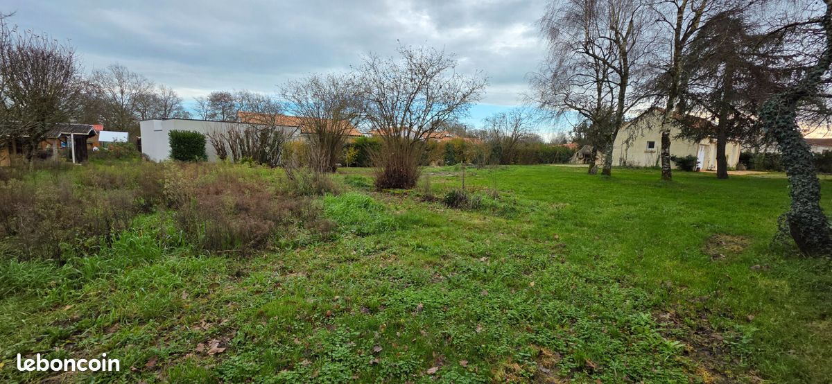 Terrain 567 m² SAINTE PAZANNE (image 1)