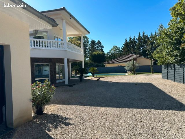 Maison 8 pièces 300 m² · à Ceyzériat · 300 m² · 785 000 €