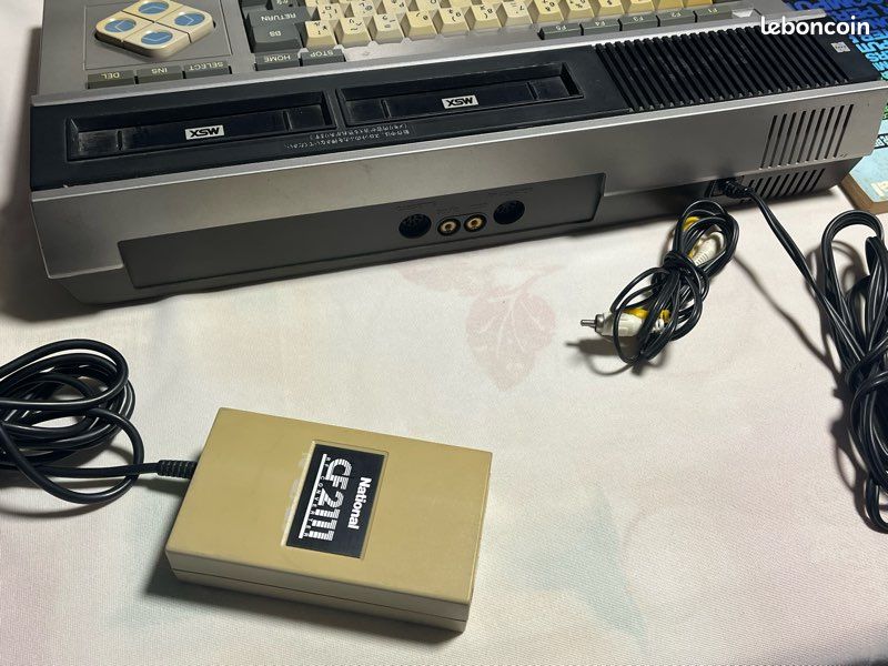 ORDINATEUR MSX SANYO 64KB AVEC 9 JEUX ORDINATEUR MSX SANYO 64KB AVEC 9 JEUX