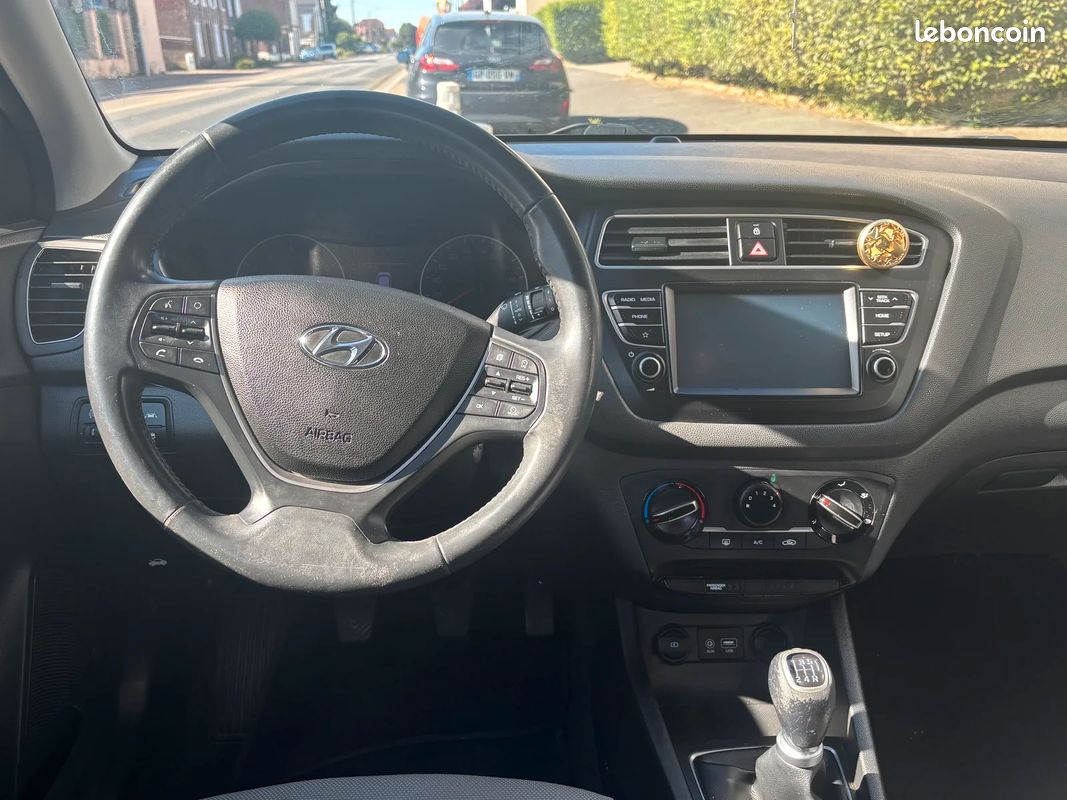 HYUNDAI I20 1.2 84 ch Intuitive - 2 Pneus neufs (image 14)