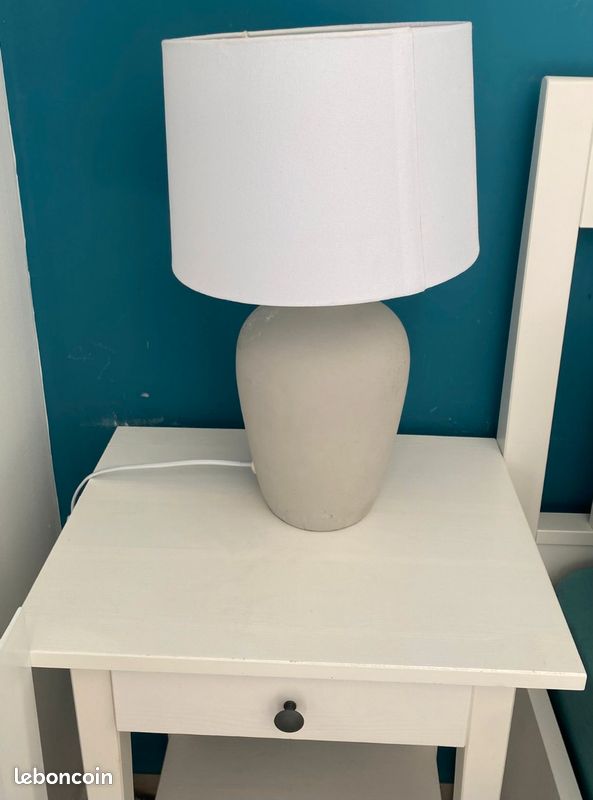 Tables de chevet et lampes (image 2)