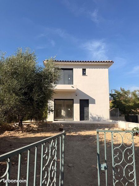 Maison 3 pièces 110 m² · à Ceyreste · 110 m² · 2 300 €/mois