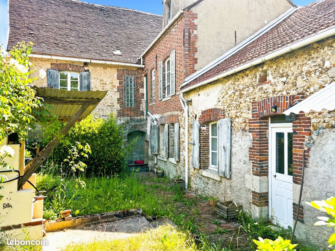 Maison 6 pièces 158 m² · à Courtenay · 158 m² · 128 000 €