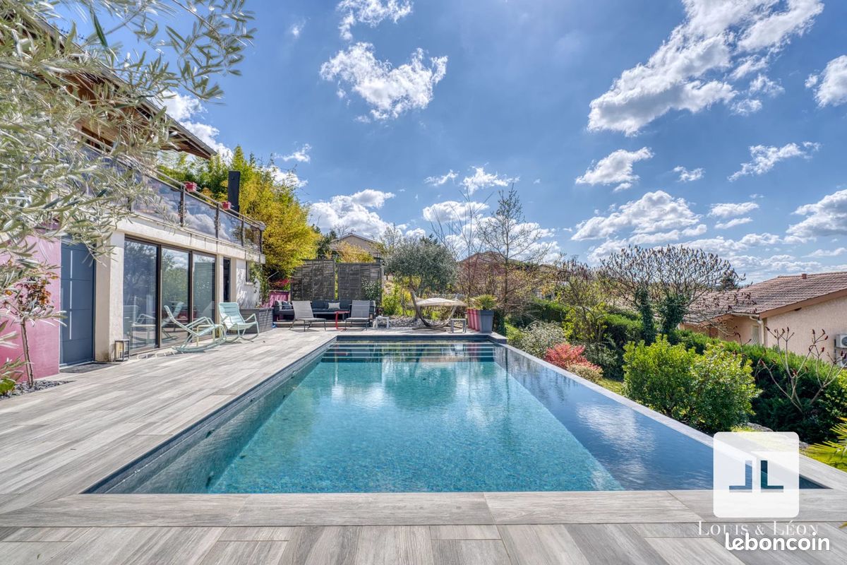 Maison 7 pièces 206 m² · à Lissieu · 206 m² · 640 000 €