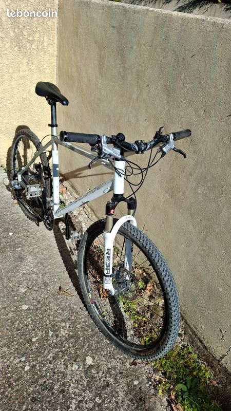 VTT Rockrider 26 '' freins a disque hydrauliques Vélos