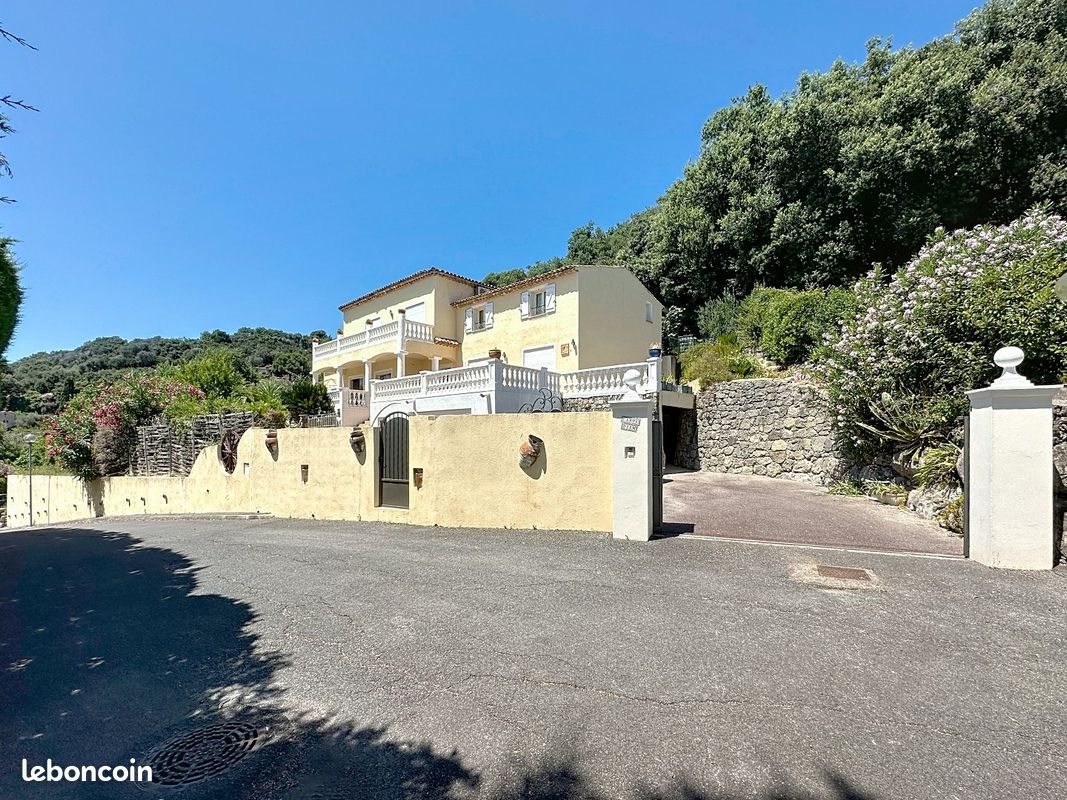 Maison 9 pièces 342 m² · à Biot · 342 m² · 1 890 000 €