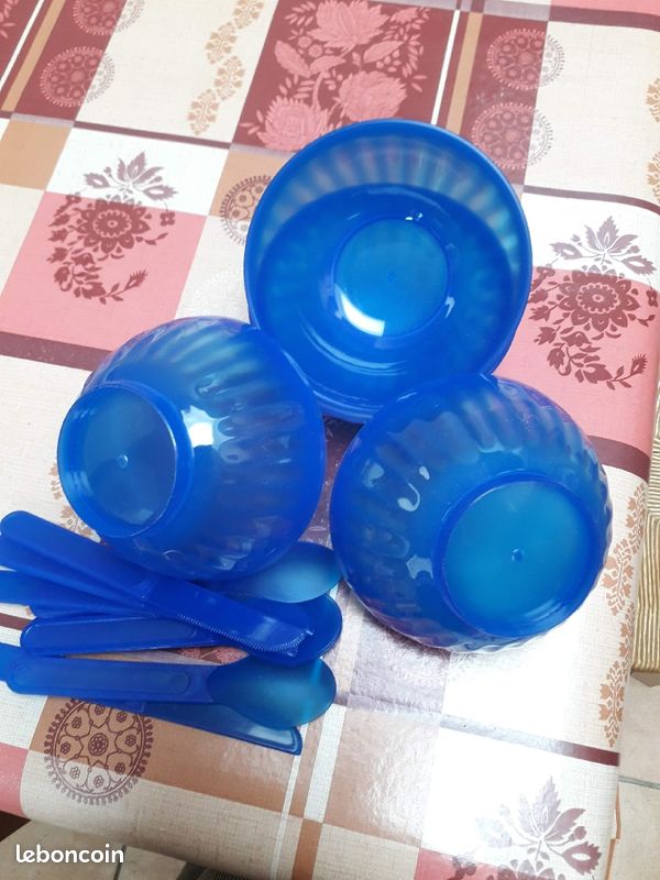 4 BOLS 4 COUTEAUX en plastique (image 1)
