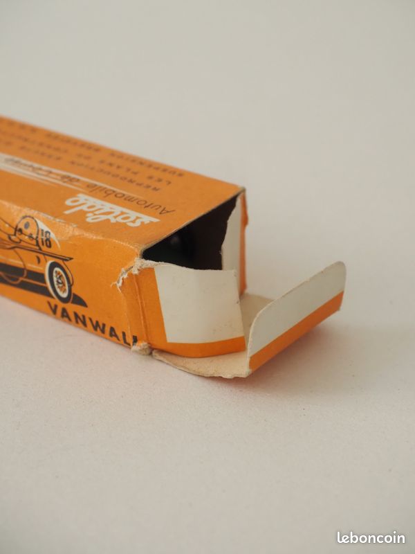 Ancienne miniature Solido Vanwall ref.104 en boite d'origine