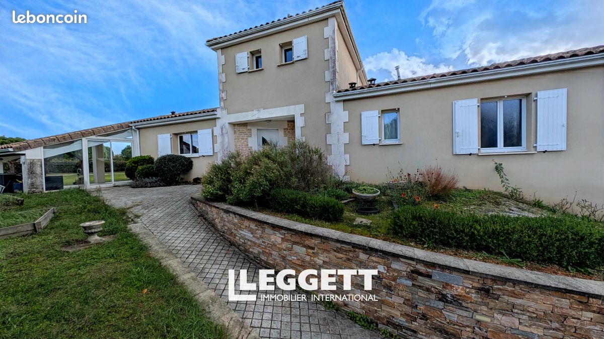 Maison 7 pièces 241 m² · à Touvérac · 241 m² · 377 000 €
