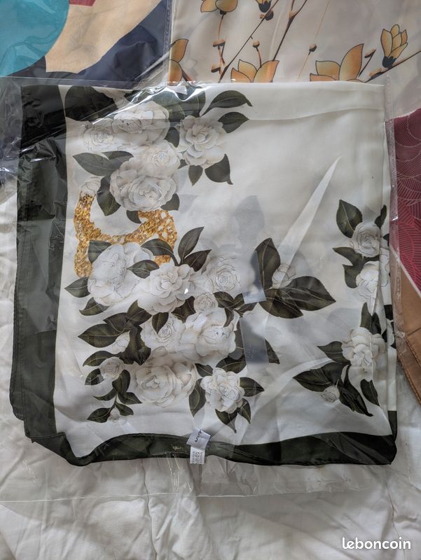 5 Foulards avec motifs (image 6)