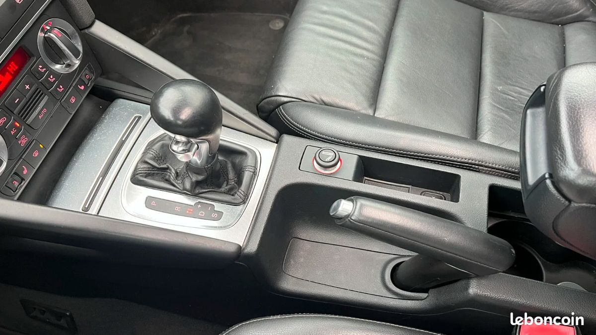 AUDI A3 SPORTBACK 3.2 V6 250 Quattro Ambition Luxe S tronic / TOIT OUVRANT / BOSE (image 29)