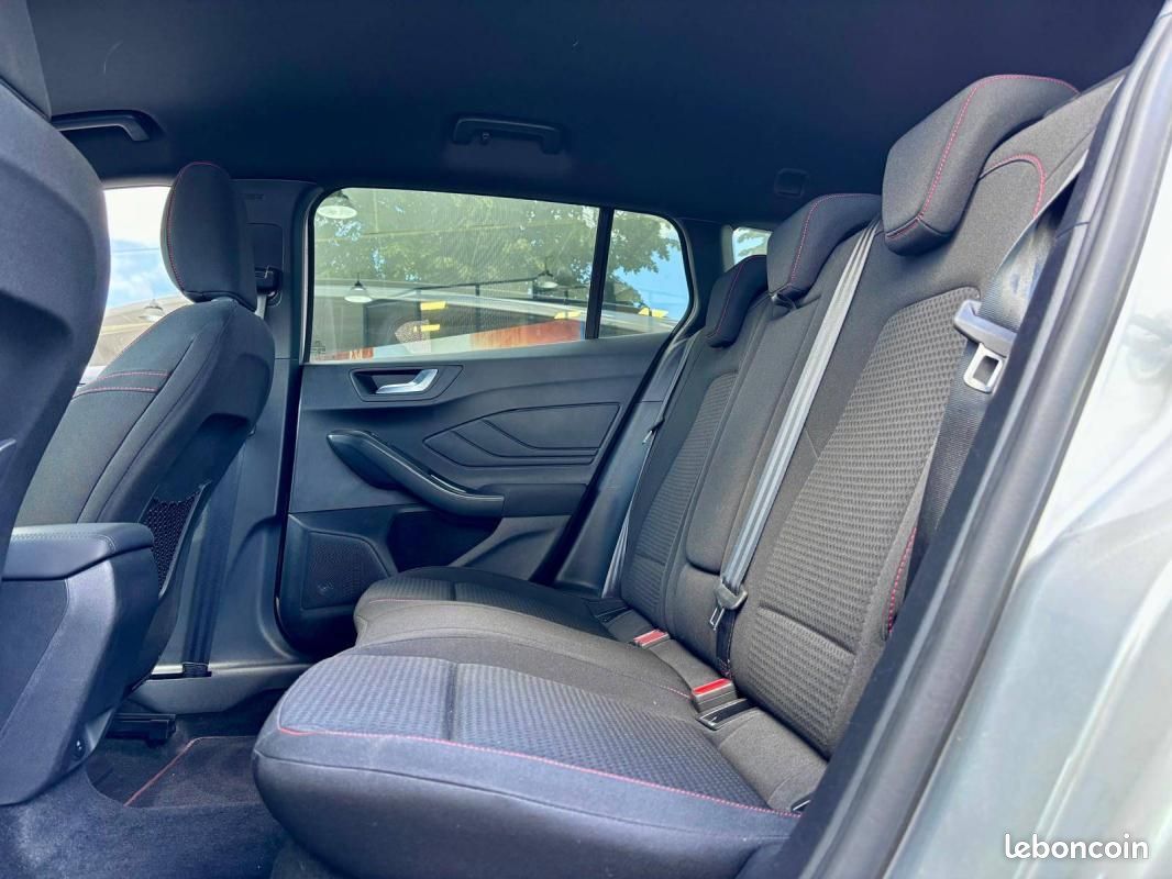 Ford Focus SW 1.0 EcoBoost 125 S&S mHEV ST-Line X (image 16)