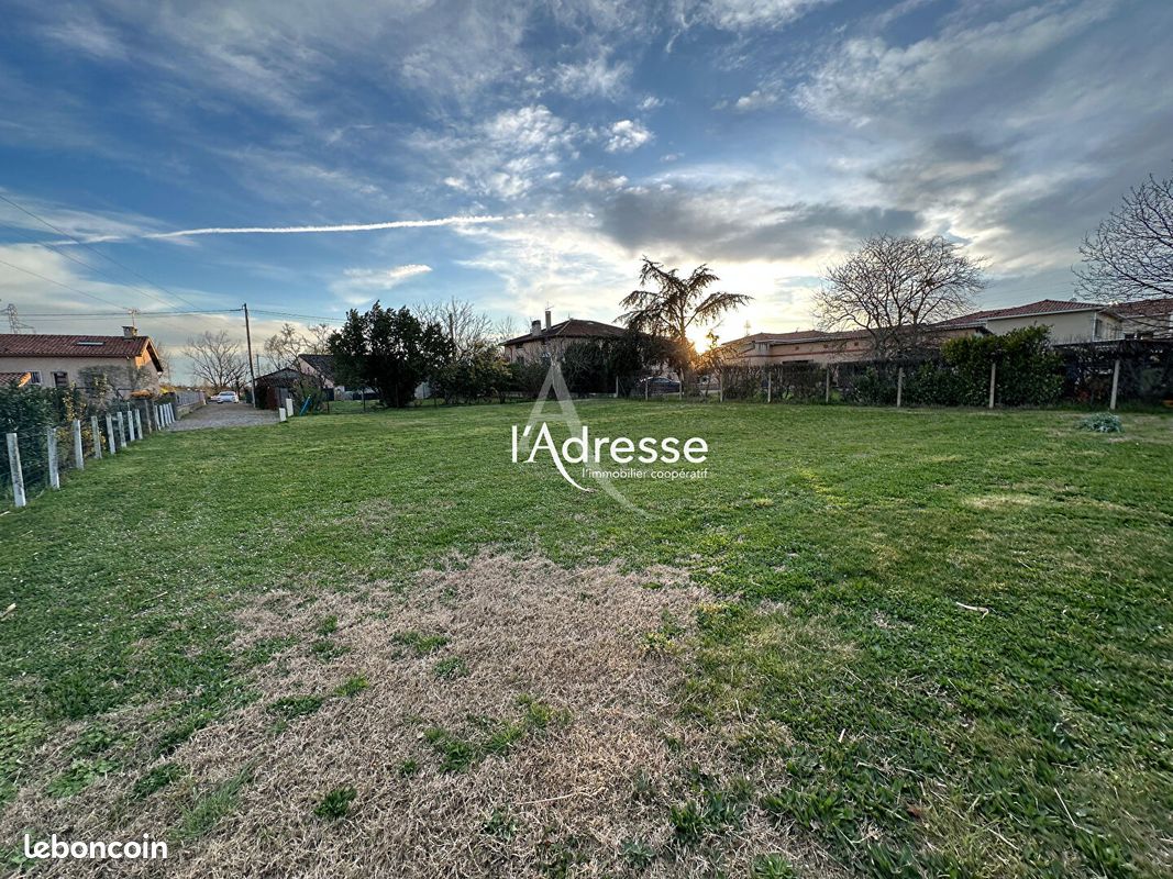 Terrain 953 m² · à Roques · 953 m² · 179 000 €