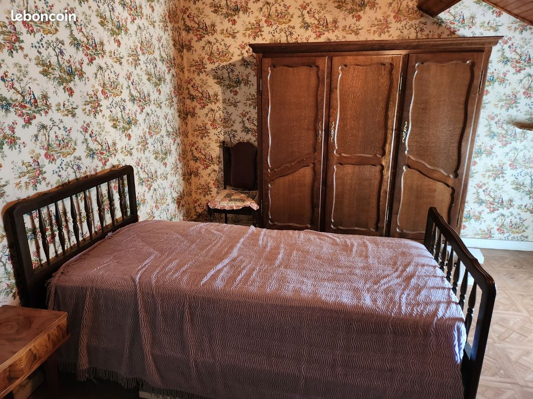 Armoire et lit bois (image 1)