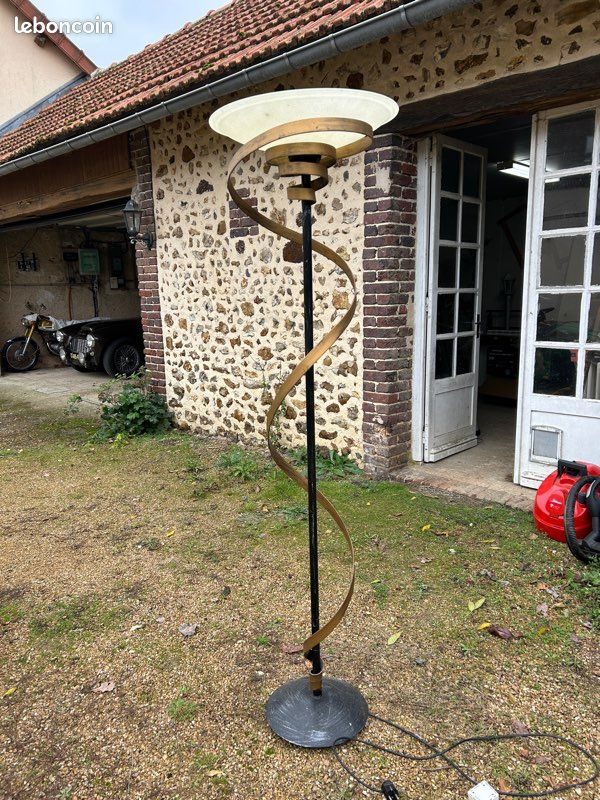 Lampe en fer forgé (image 1)
