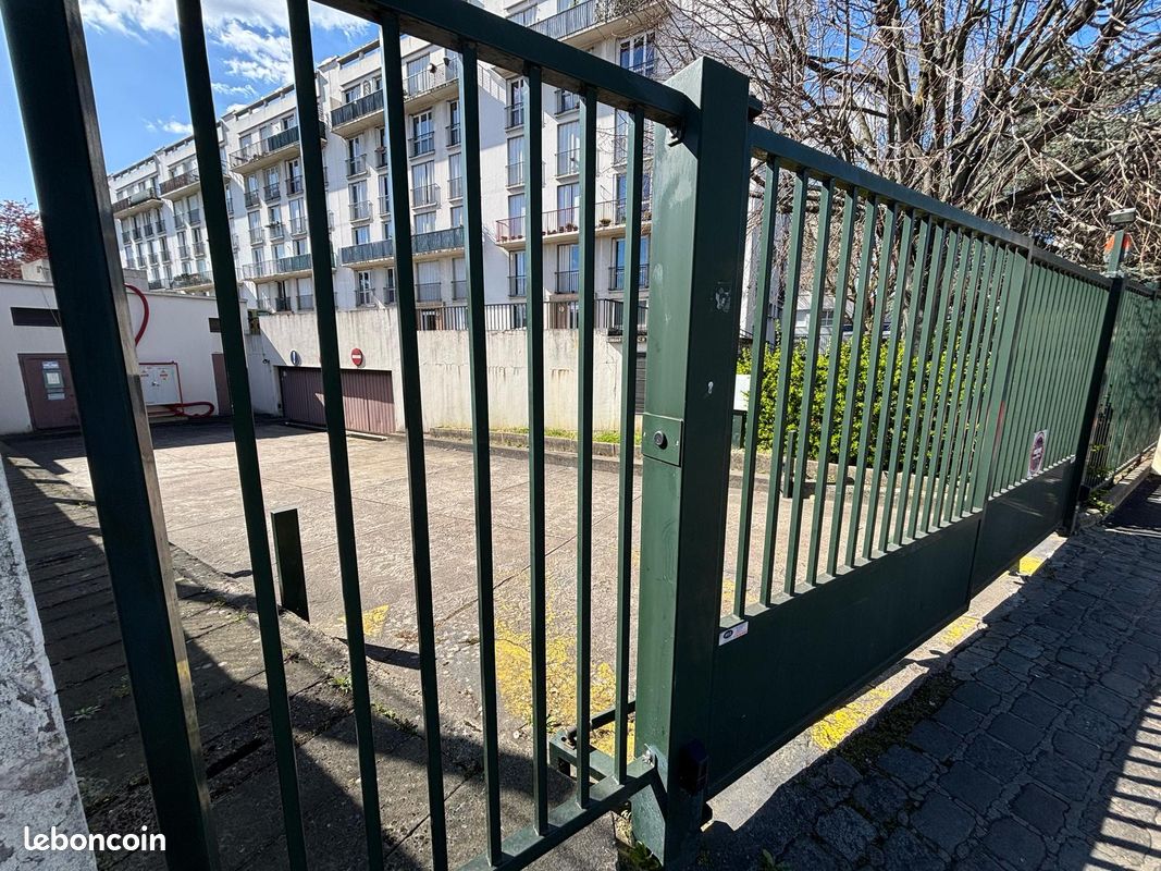 Emplacement parking en sous-sol à Ivry-sur-Seine · 11 000 €