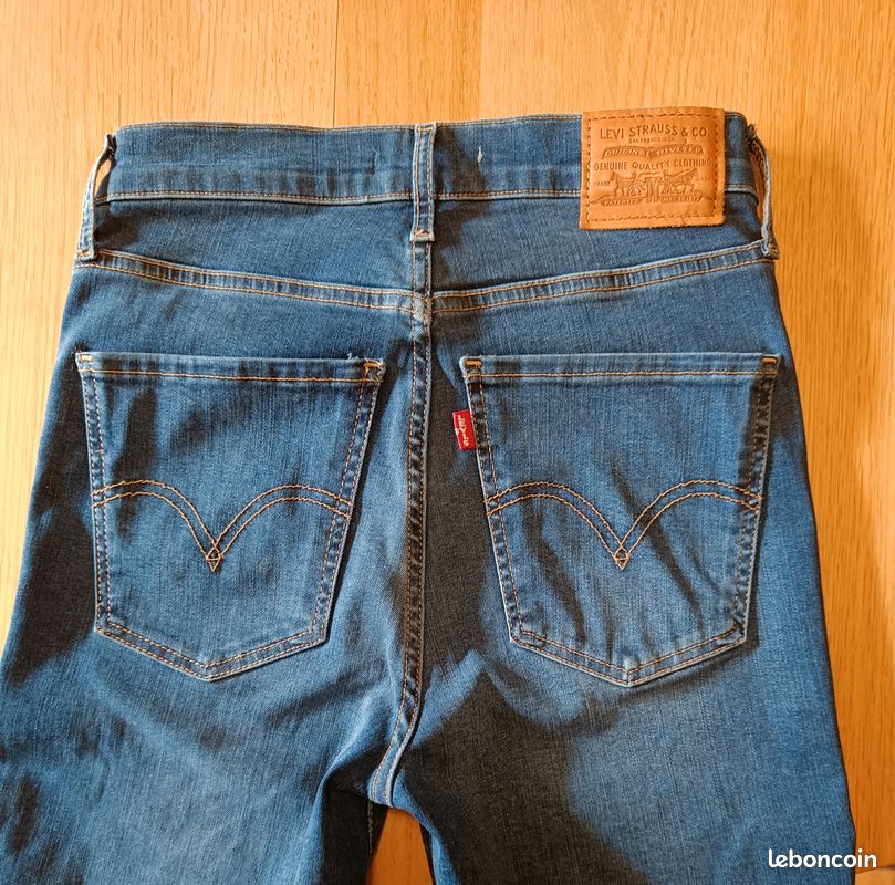 Jean Skinny GUESS Letitia Mi-hauteur - Taille 23, Délavé Passionné, Longueur D'entrejambe 30 Pouces (76 Cm)