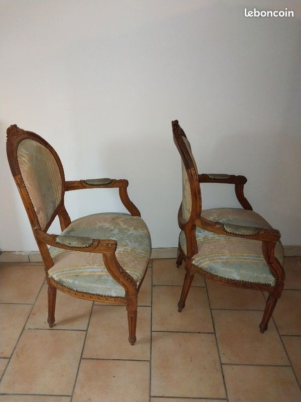 Paire de fauteuils cabriolets dossier médaillon louis XVI (image 4)