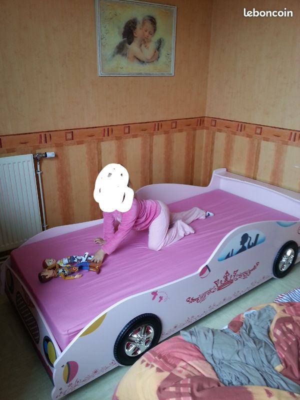 Lit enfant voiture (image 1)