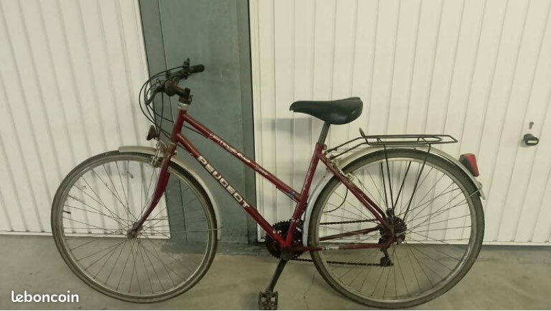 Vend Vélo Peugeot femme vintage – ancien modèle avec porte-bagages