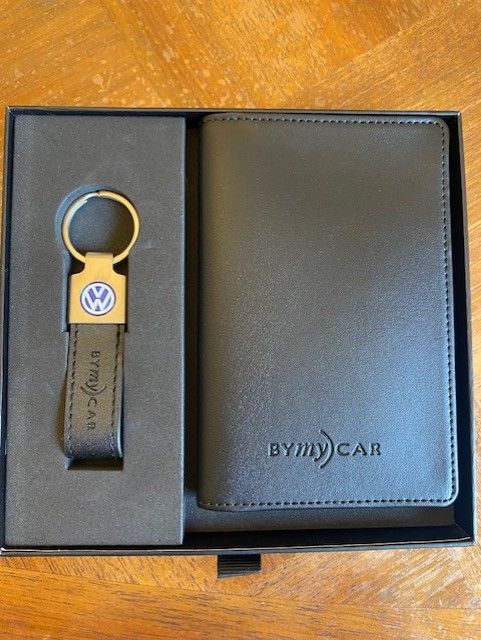 Porte clé et porte papiers voiture Volkswagen By my car - Équipement auto