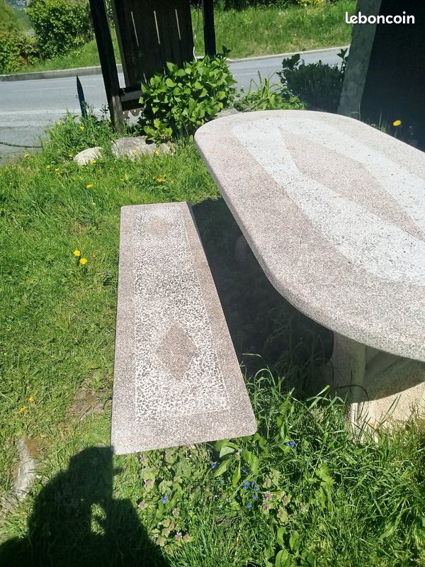 Vends table en pierre (image 2)