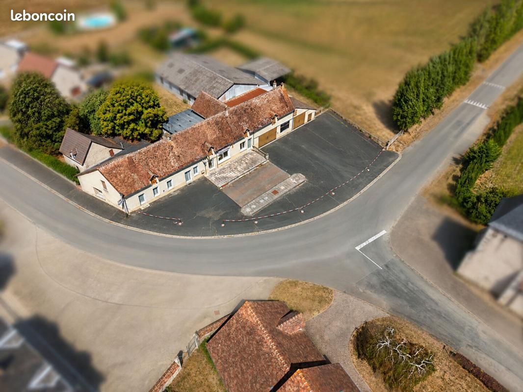 Maison 10 pièces 260 m² · à La Pérouille · 260 m² · 88 000 €