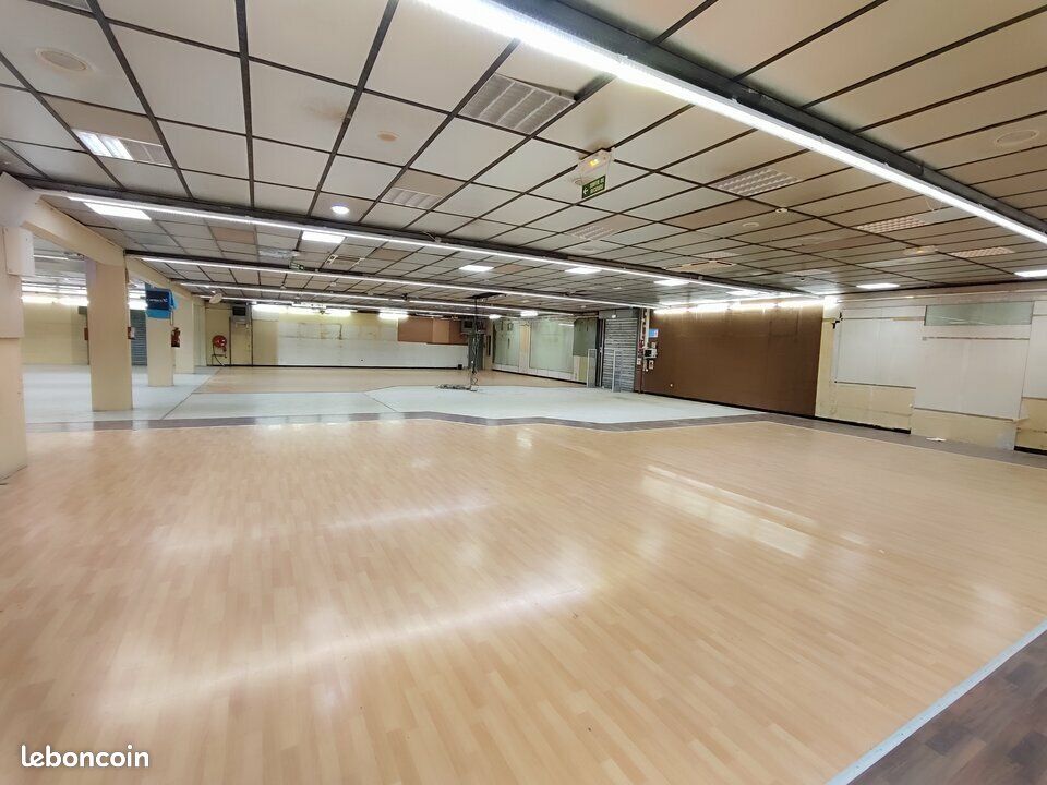 Local commercial 1500 m² BOURGOIN JALLIEU (image 2)