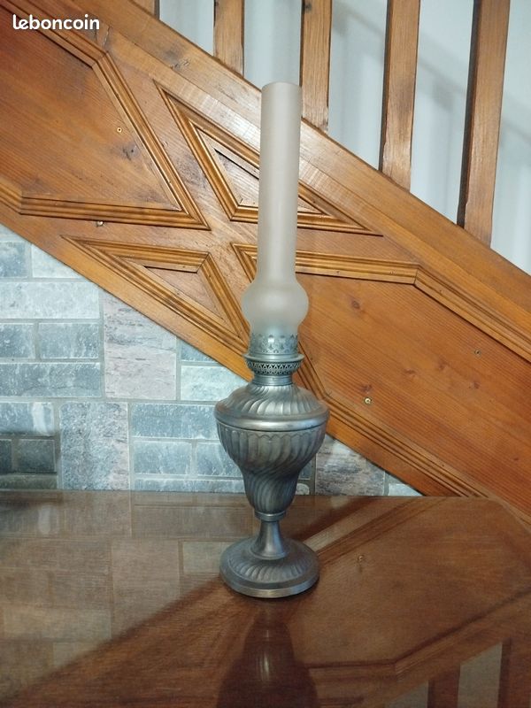 Lampe à pétrole en étain (image 1)