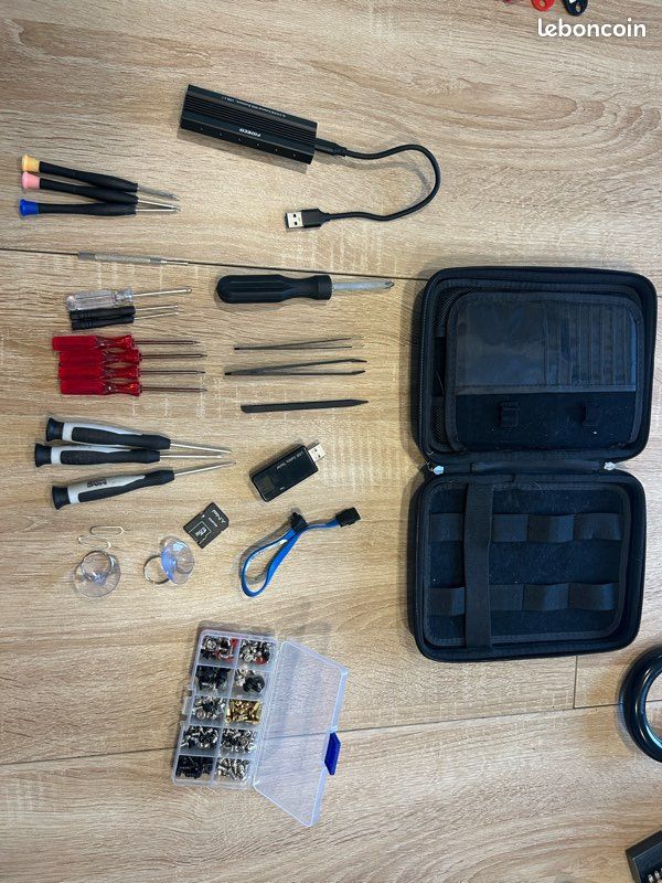 Lot complet réparation informatique et téléphonie – outils, visserie et étui