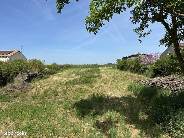 Terrain 1006 m² Amuré
