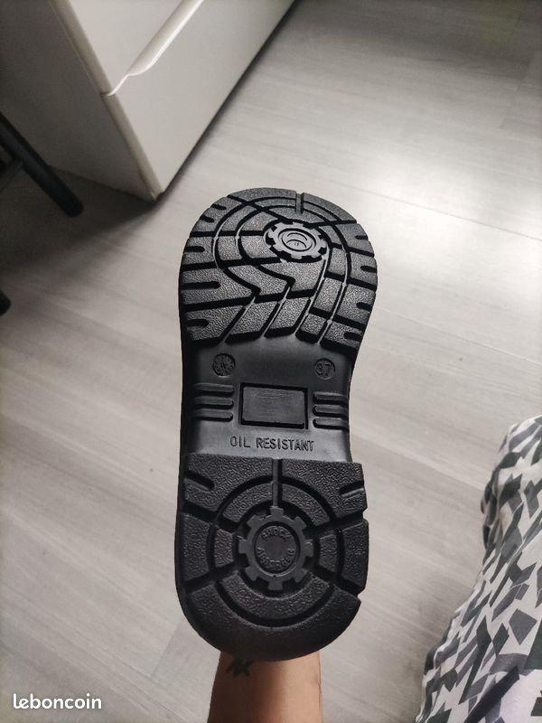 Chaussures de sécurité neuves (image 2)