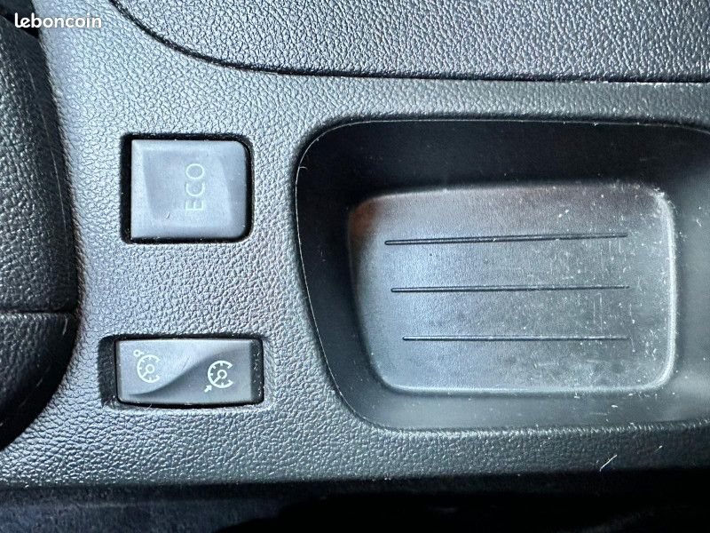Renault CLIO IV 1.5 DCI 75CH ENERGY BUSINESS 5P EURO6C (image 23)