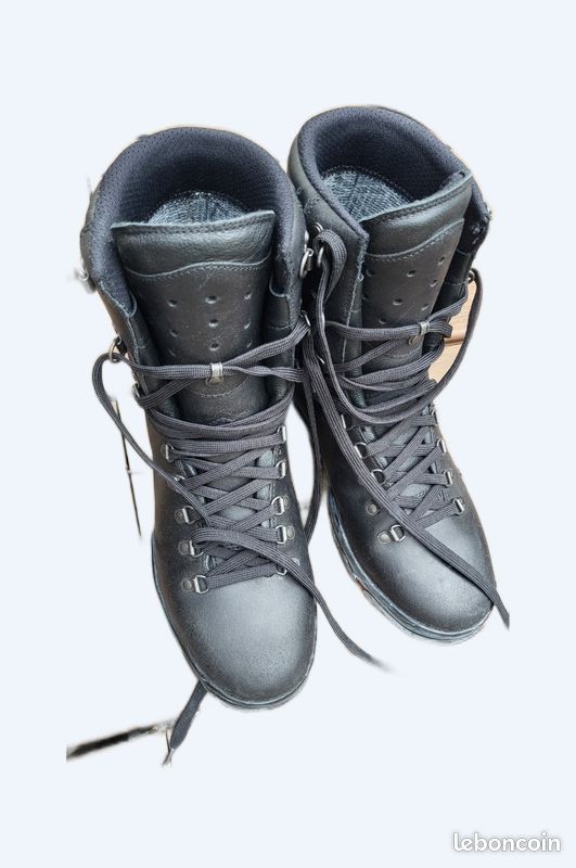 Rangers montagne cuir semelle vibrame (neuves taille 44