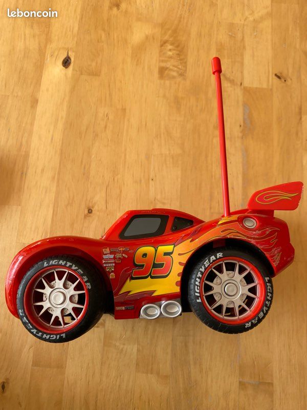 Grande voiture télécommandée Cars (image 4)