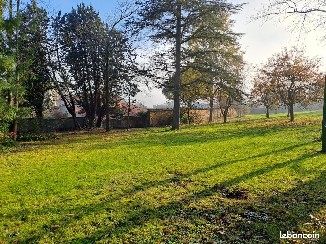 Terrain 1 100 m² Saint Cyr Au Mont D Or · à Saint-Cyr-au-Mont-d'Or · 698 000 €